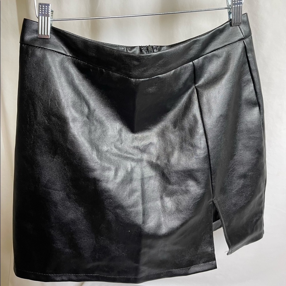 Black chic mini pleather skirt.